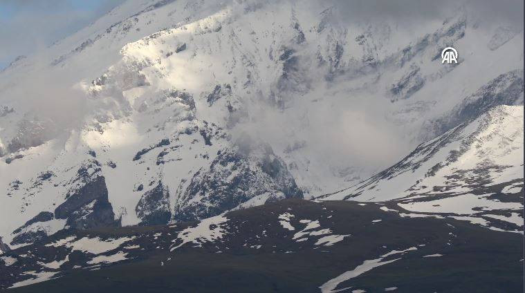 Beyaz gelinliğini giyen Ağrı Dağı'ndan kartpostallık görüntü - Resim: 6